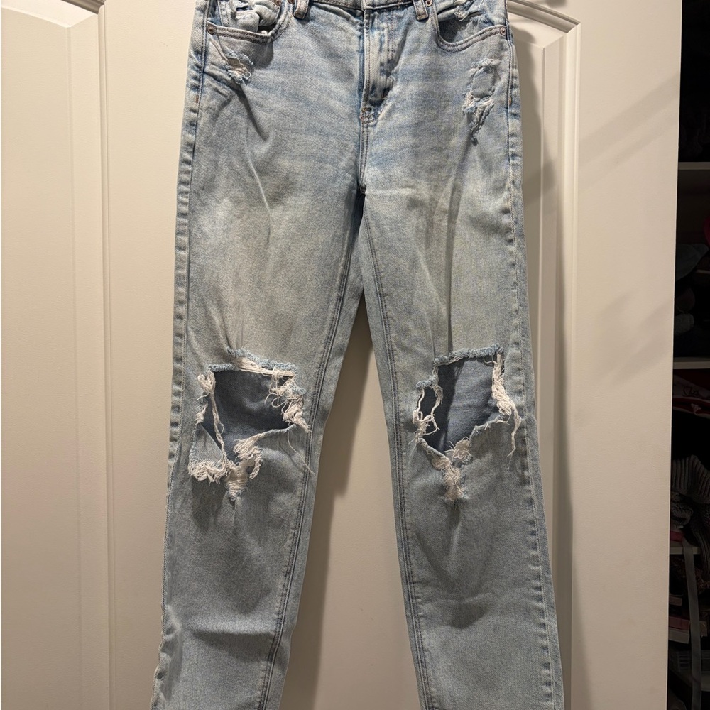 American Eagle Outfitters Light Wash Ripped Boyfriend Jeans